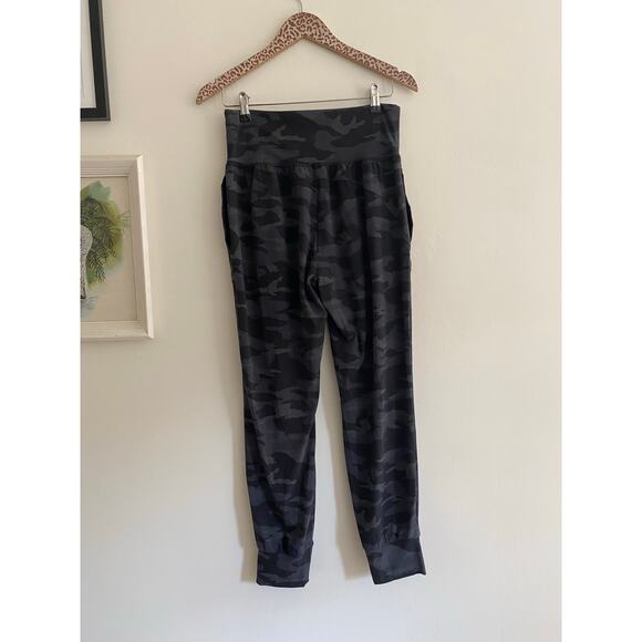 ATHLETA Salutation Black Camo Joggers Size Medium - Picture 6 of 10
